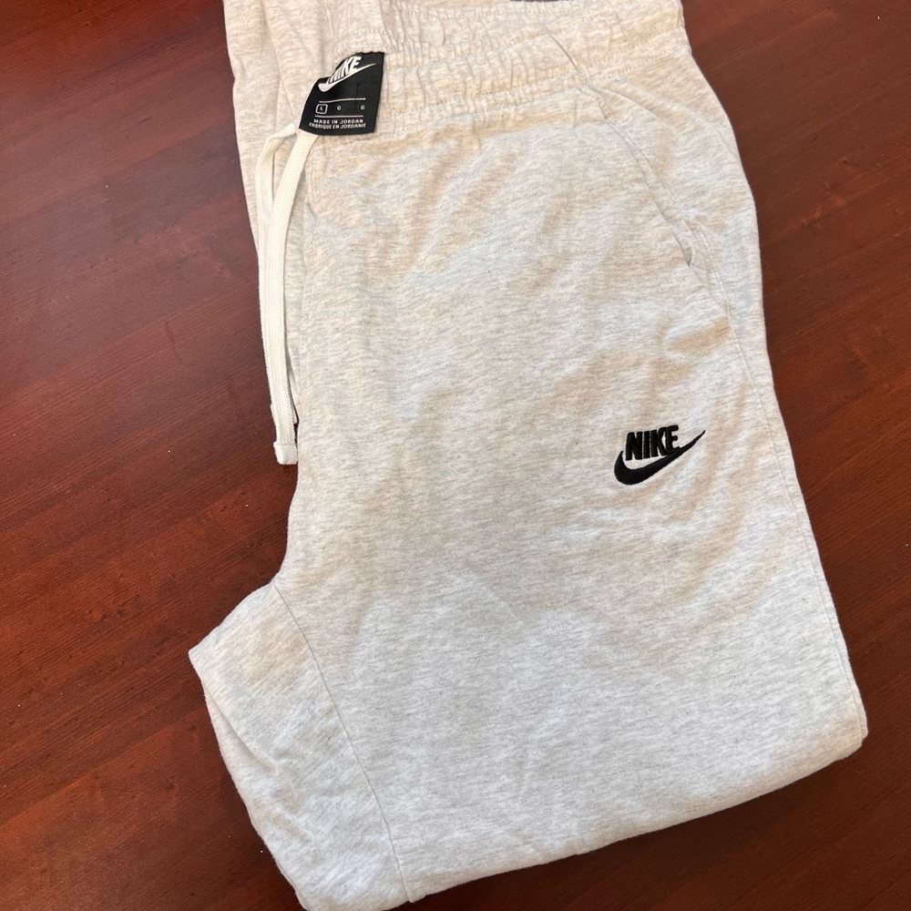 Various items - Picture 7 of 16